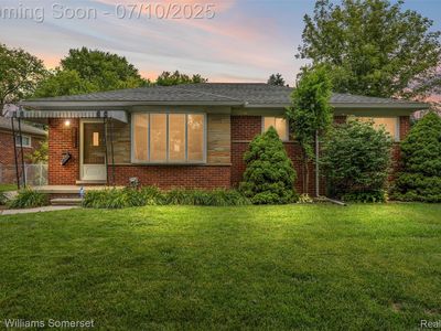 26418 Harmon St, Saint Clair Shores, MI, 48081