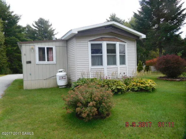 58 Champlain Dr, Mineville, NY 12956