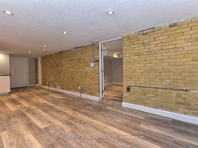 870 Queens Ave — Photo 2