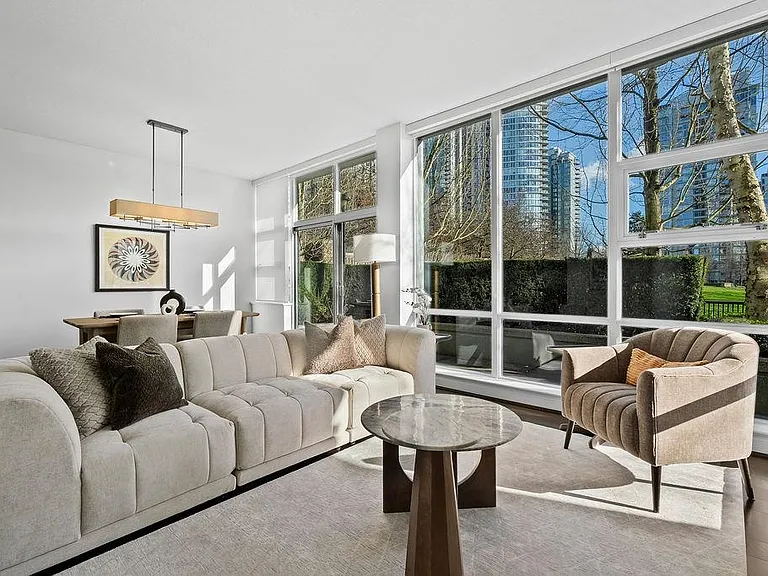 638 Beach Cres #Townhouse 105 — Photo 3