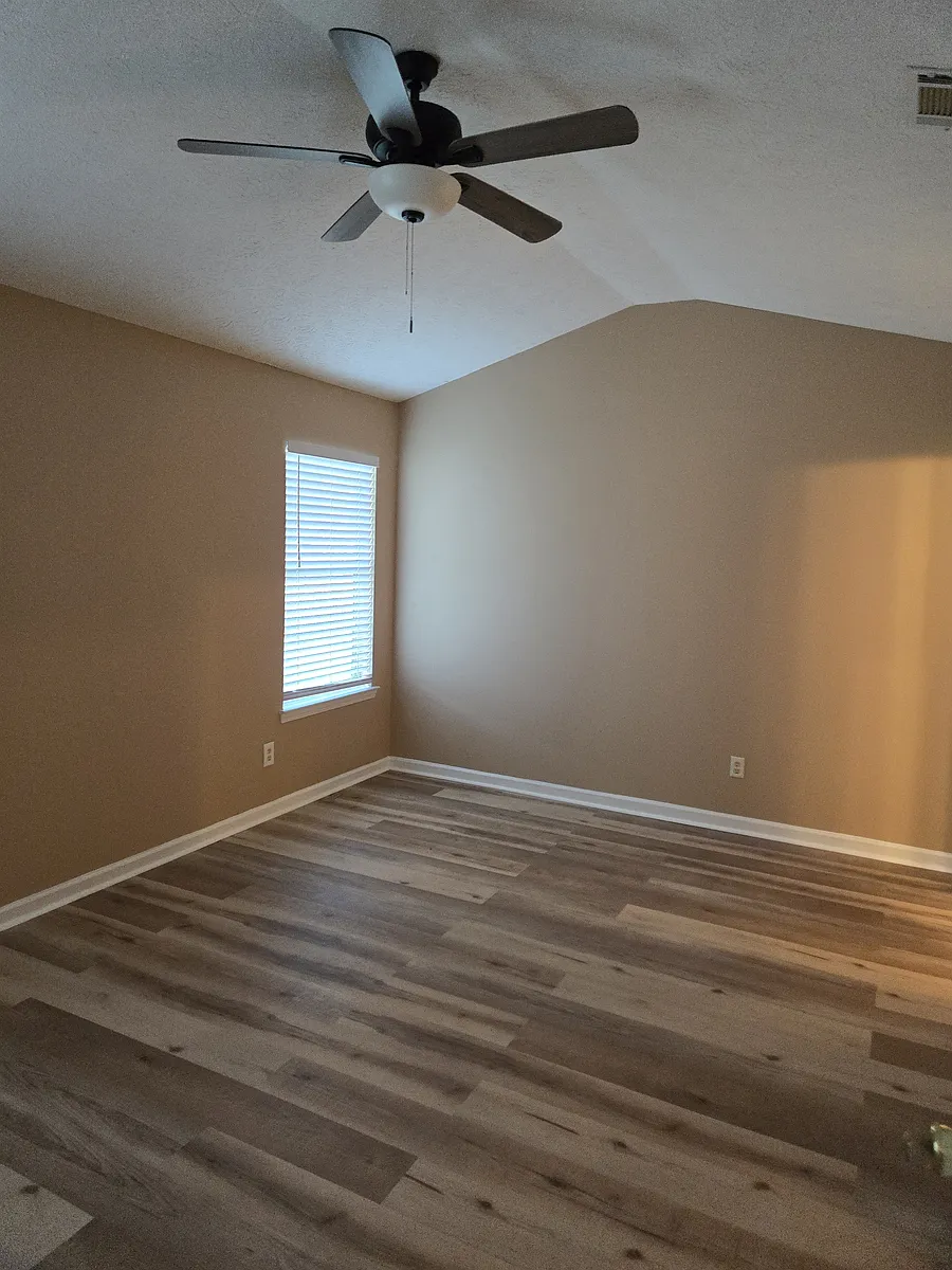 Primary bedroom - 6090 Emerald Pointe Cir