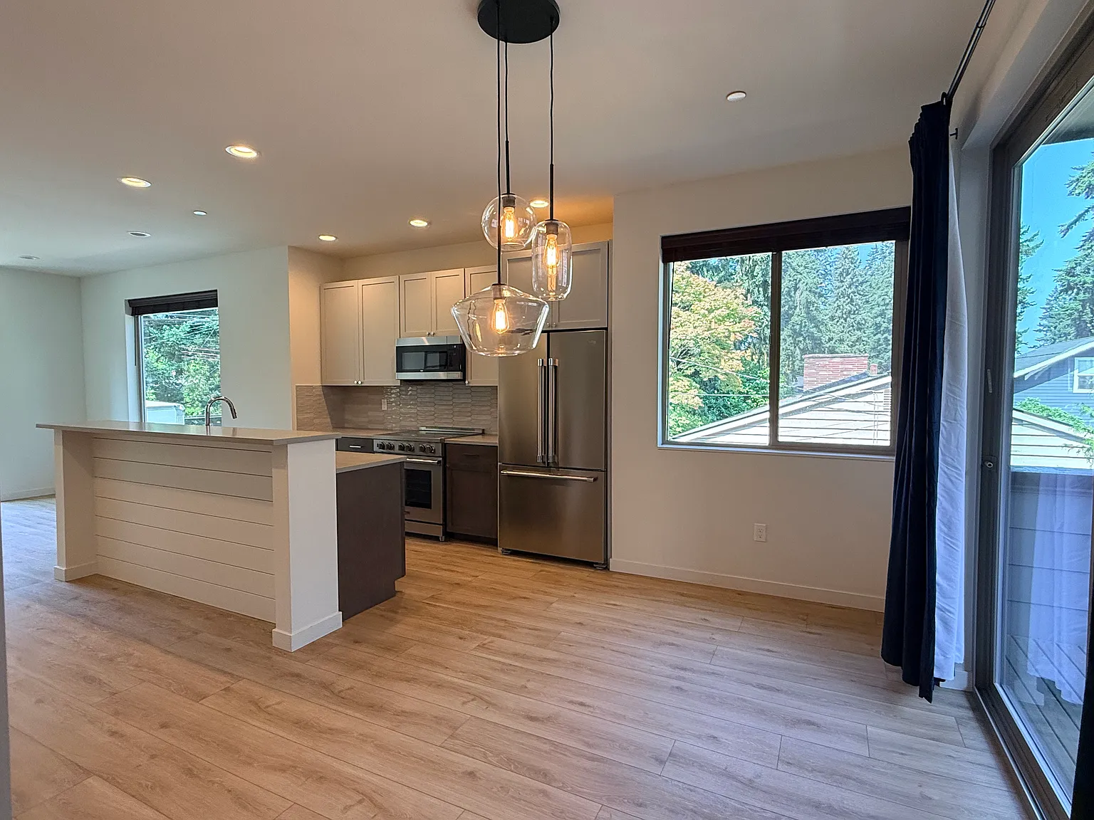 3 bed, 3.5 bath, 1748 sqft, $3,700 — Photo 3