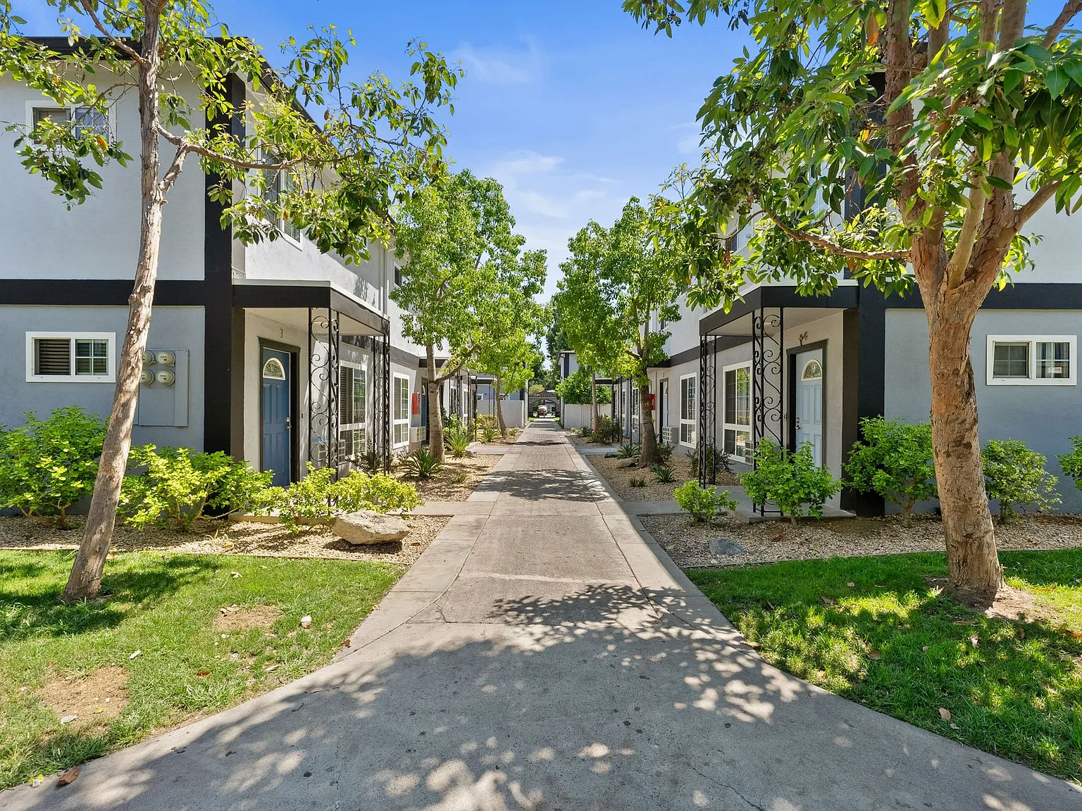 Villa Del Sol Apartments — Photo 3