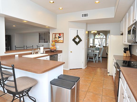 5th image of 7611 S Laurel Willow Dr