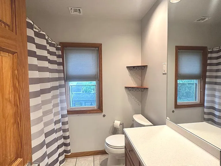 700 Schiller Ave — Photo 11