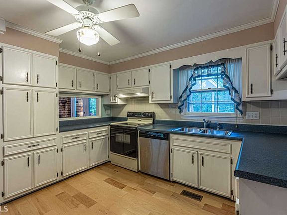 2nd image of 132 Windsor Dr