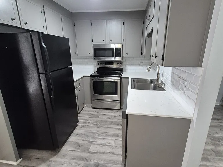 170 Springdale Ct — Photo 4