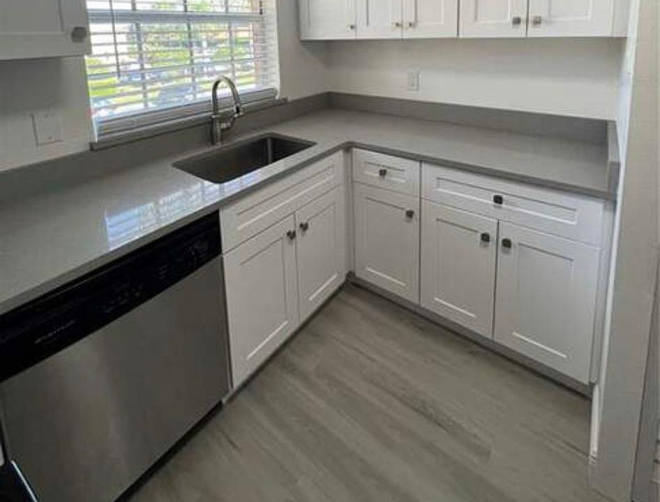 1st image of 508 Banyon Tree 100 Cir #2