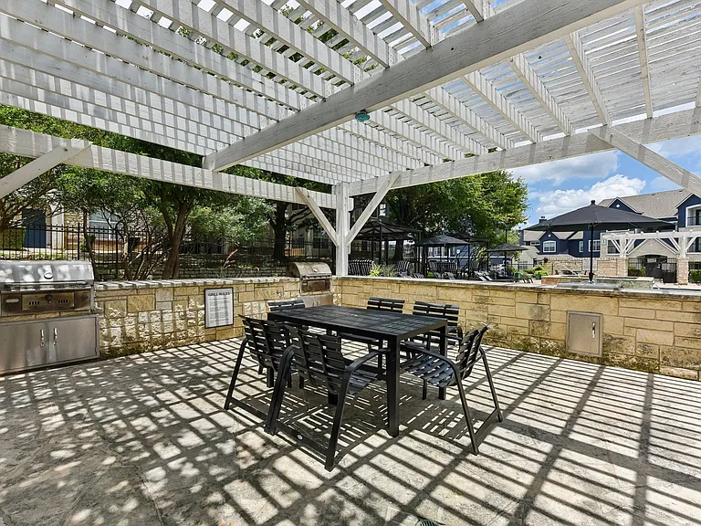 Madison Dell Ranch Apartments — Photo 10