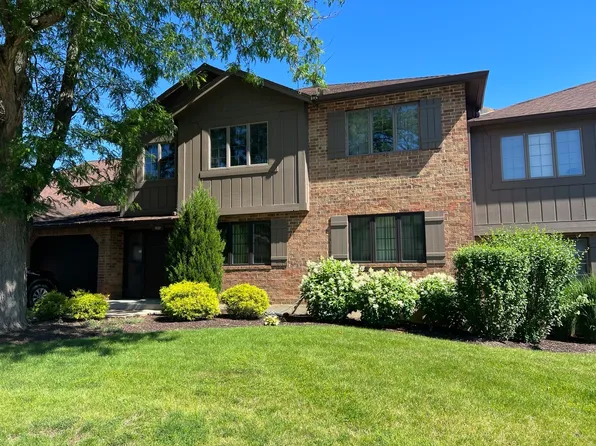 7632 W Arquilla Dr APT 2A, Palos Heights, IL 60463