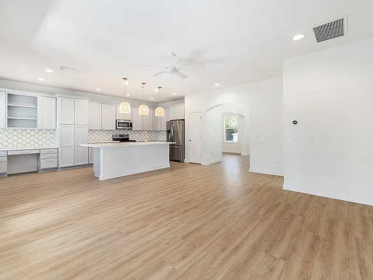 2806 Sanders Dr — Photo 6