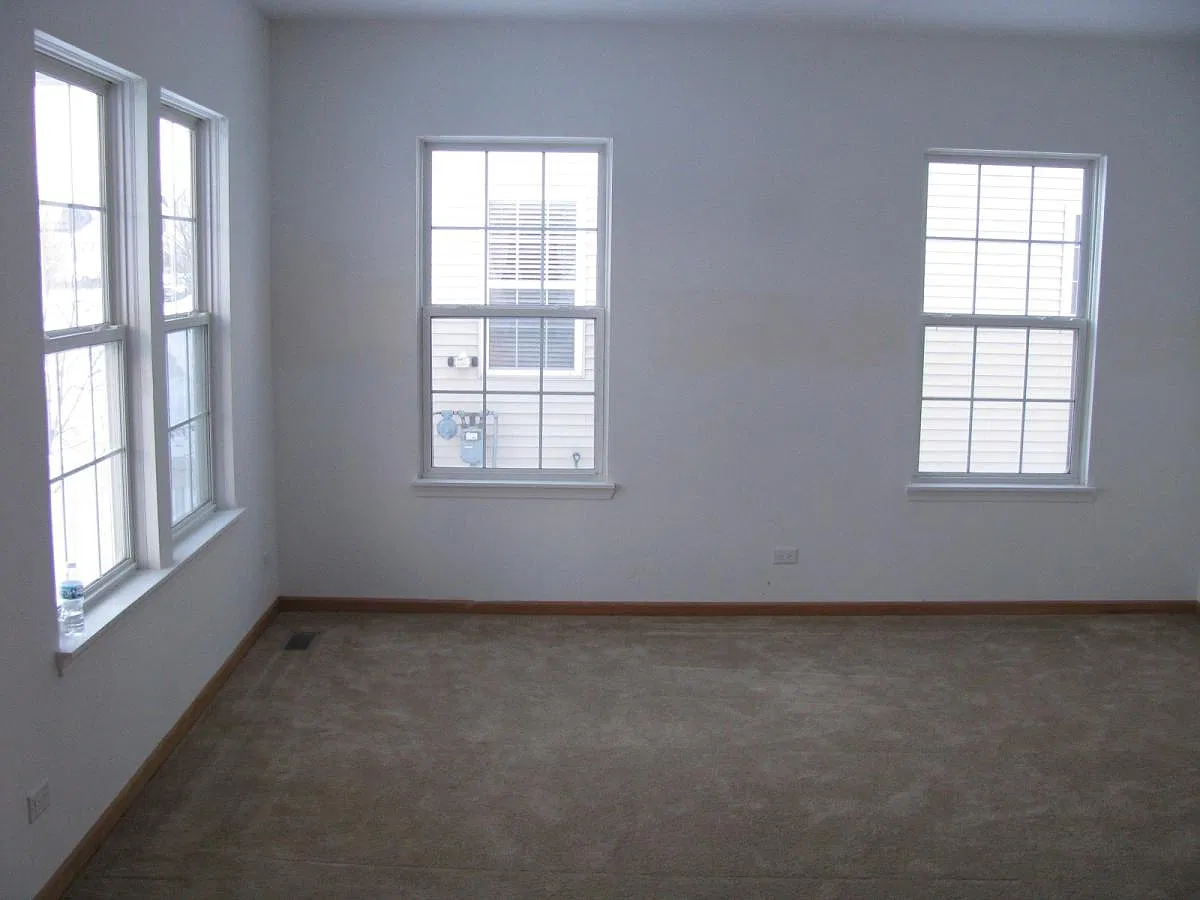 4 bed, 3.5 bath, 2600 sqft, $3,600 — Photo 2