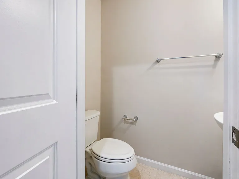 5626 Noble Ave — Photo 21