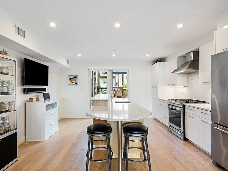 288 Marginal St #4 — Photo 5