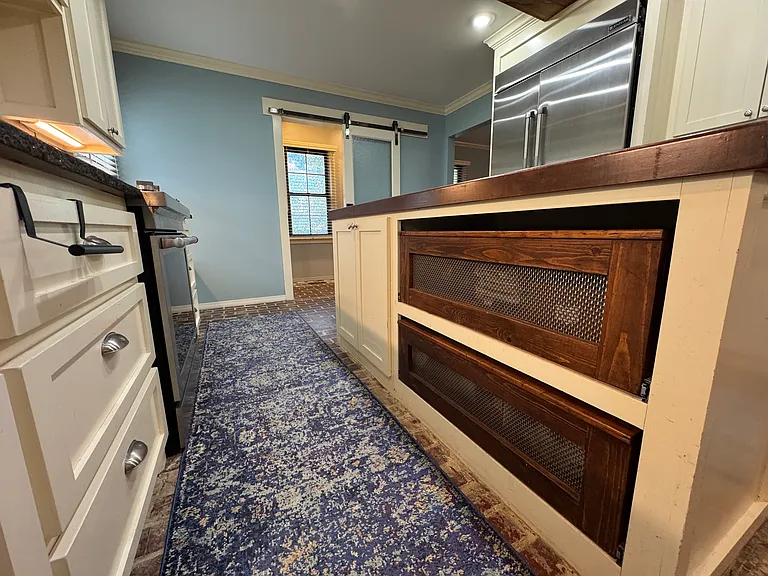 425 E Seneca St — Photo 44