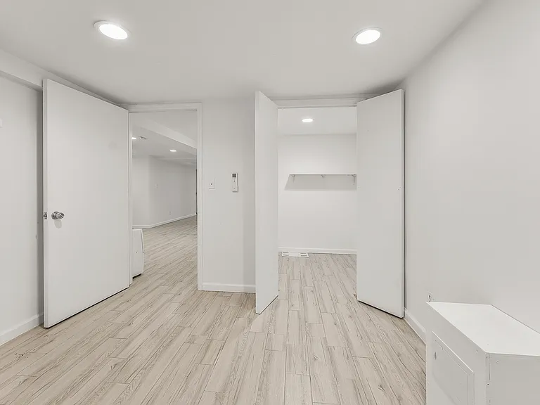 851 Hart St #1 — Photo 23