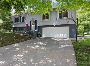 16 Ealing Dr, Iowa City, IA 52246