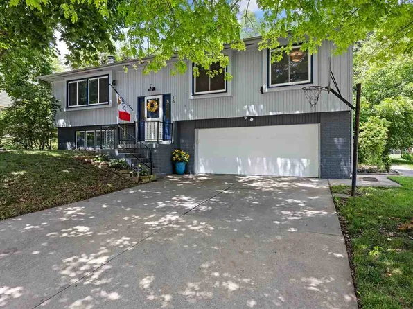 16 Ealing Dr, Iowa City, IA 52246