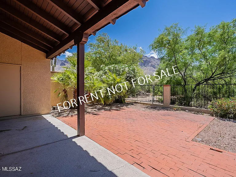 936 E Camino Diestro — Photo 39