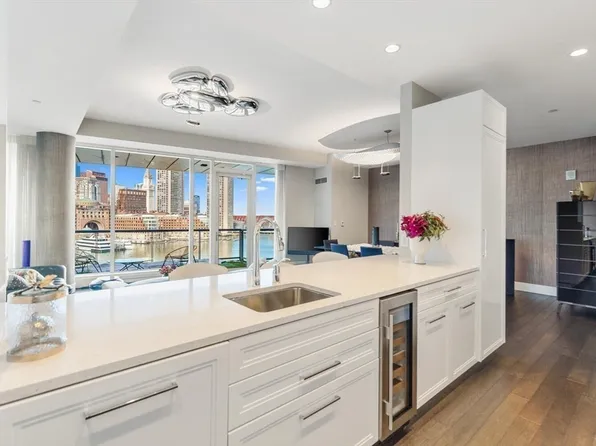 22 Liberty Dr Unit 7M, Boston, MA 02210