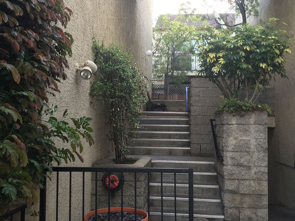 1st image of 1655 Greenfield Ave APT 17