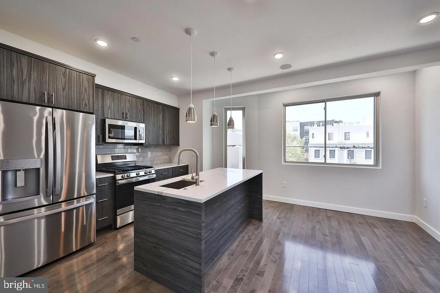 2 bed, 2407 sqft, $1,750 — Photo 4