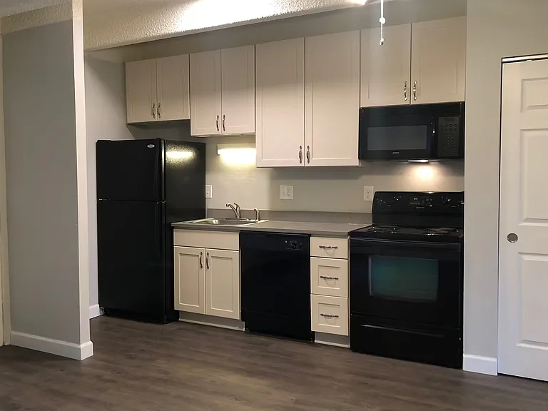 Montego Apartments — Photo 8