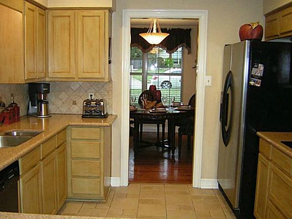 3rd image of 225 Bexar Dr