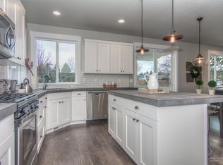 1221 Hoover Loop, Bend, OR 97701