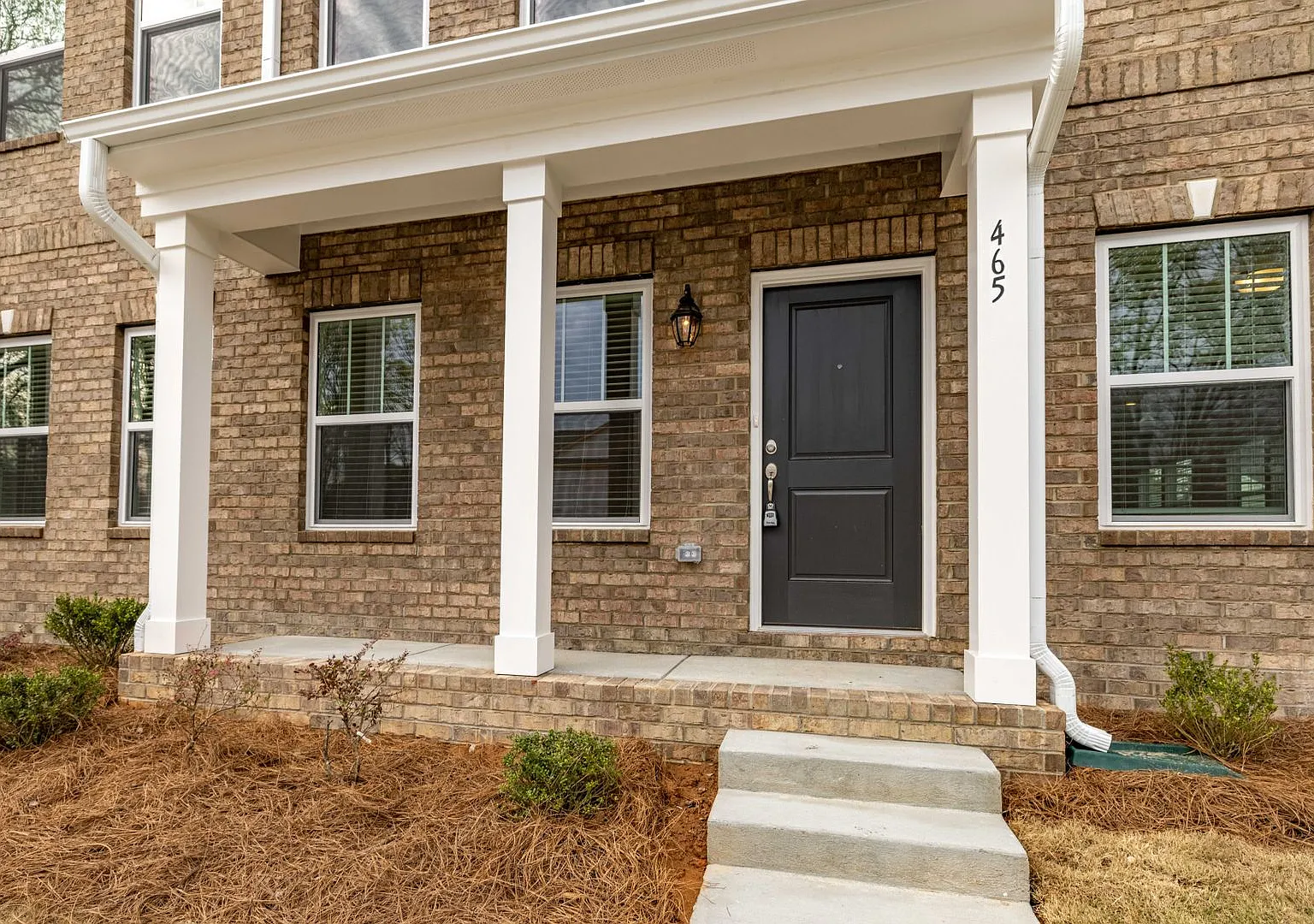 2 Bedroom Townhome Main Street Pineville - Move In Special 1 Month Free — Photo 2