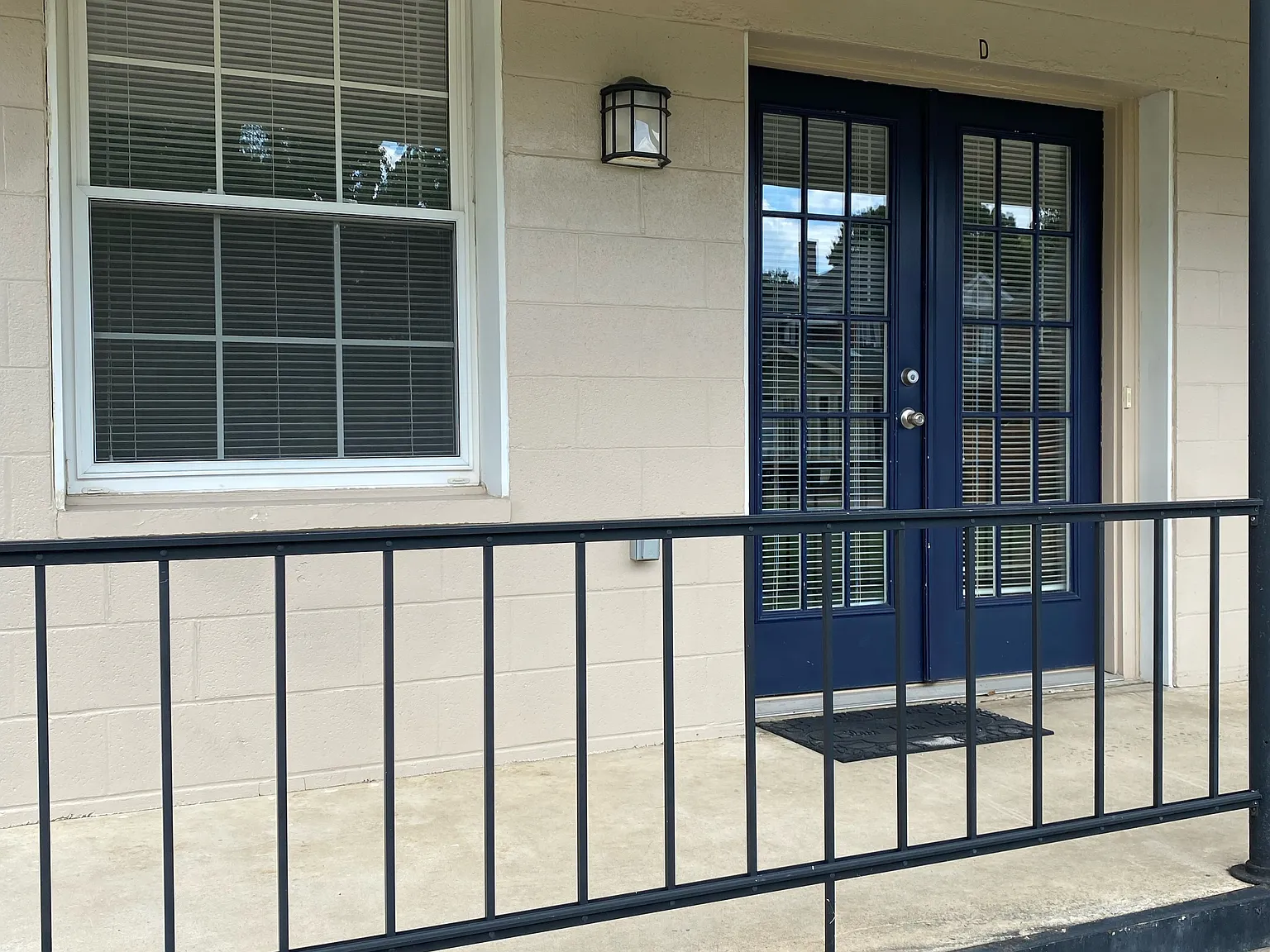185 S Coldbrook Ave — Photo 1