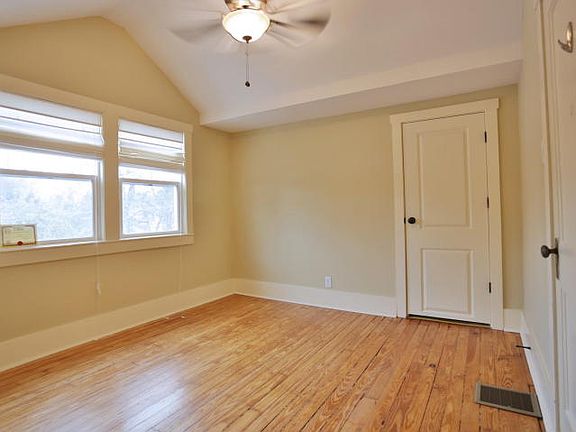 4th image of 636 Ervay Ave