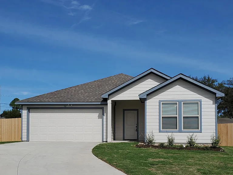 112 Canales Cir — Photo 1