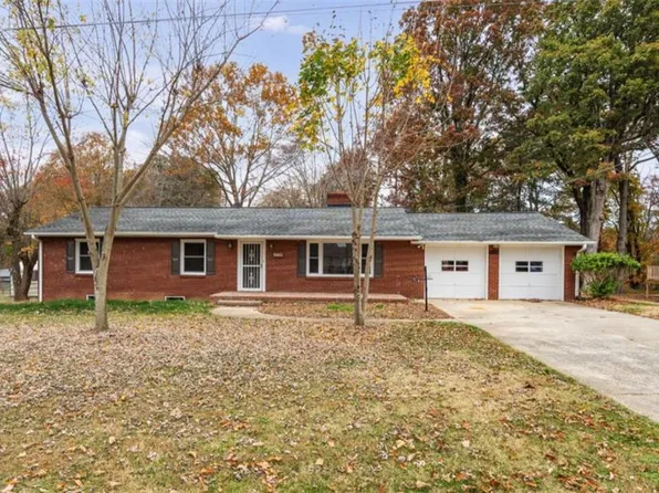 4614 Oak Ridge Dr, Winston Salem, NC 27105
