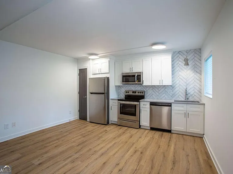 41 25th St NW #5 — Photo 3