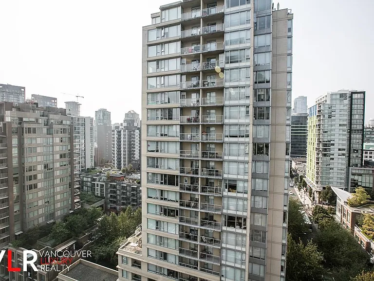 1010 Richards St #1702 — Photo 16