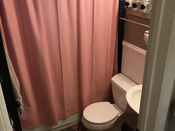 4th image of 700 Stafford Dr