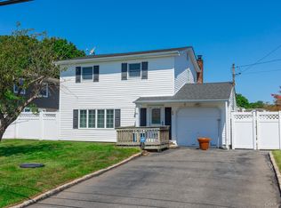 37 Price St, Patchogue, NY 11772