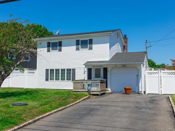 37 Price st, East Patchogue, NY 11772