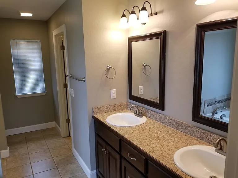 1105 Port Arthur Ave — Photo 5