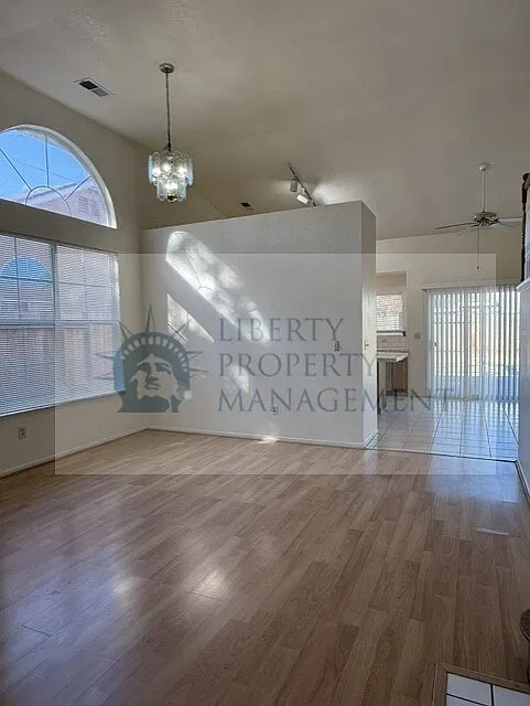 4 bed, 1726 sqft, $2,395 — Photo 3