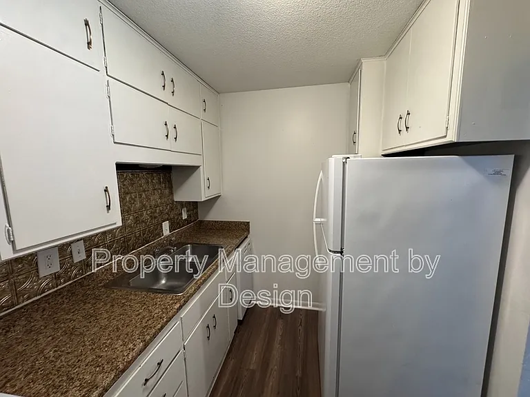 1033 5th St #6 — Photo 4