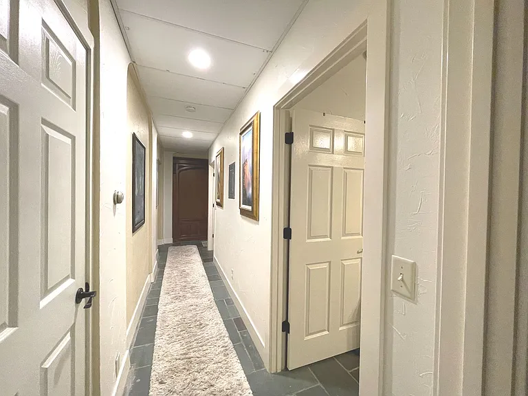 Cass Street Apartments — Photo 49