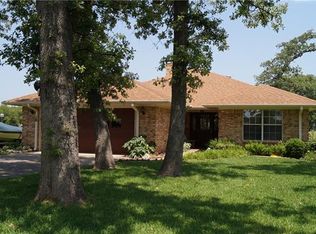 728 Kiowa Dr W, Lake Kiowa, TX 76240