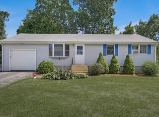 49 Batten St, Webster, MA 01570