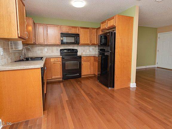 4th image of 9883 S CLINTON Avenue
