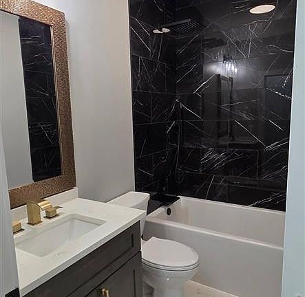 3rd image of 2480 Lake Rd