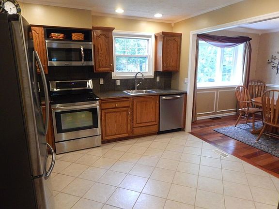 4th image of 7816 Stonehill Dr