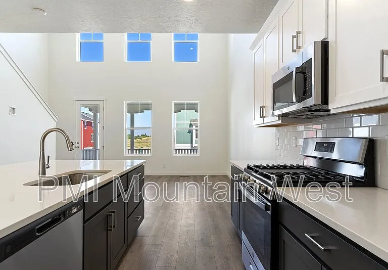 1836 W Red Twilight Ln — Photo 15