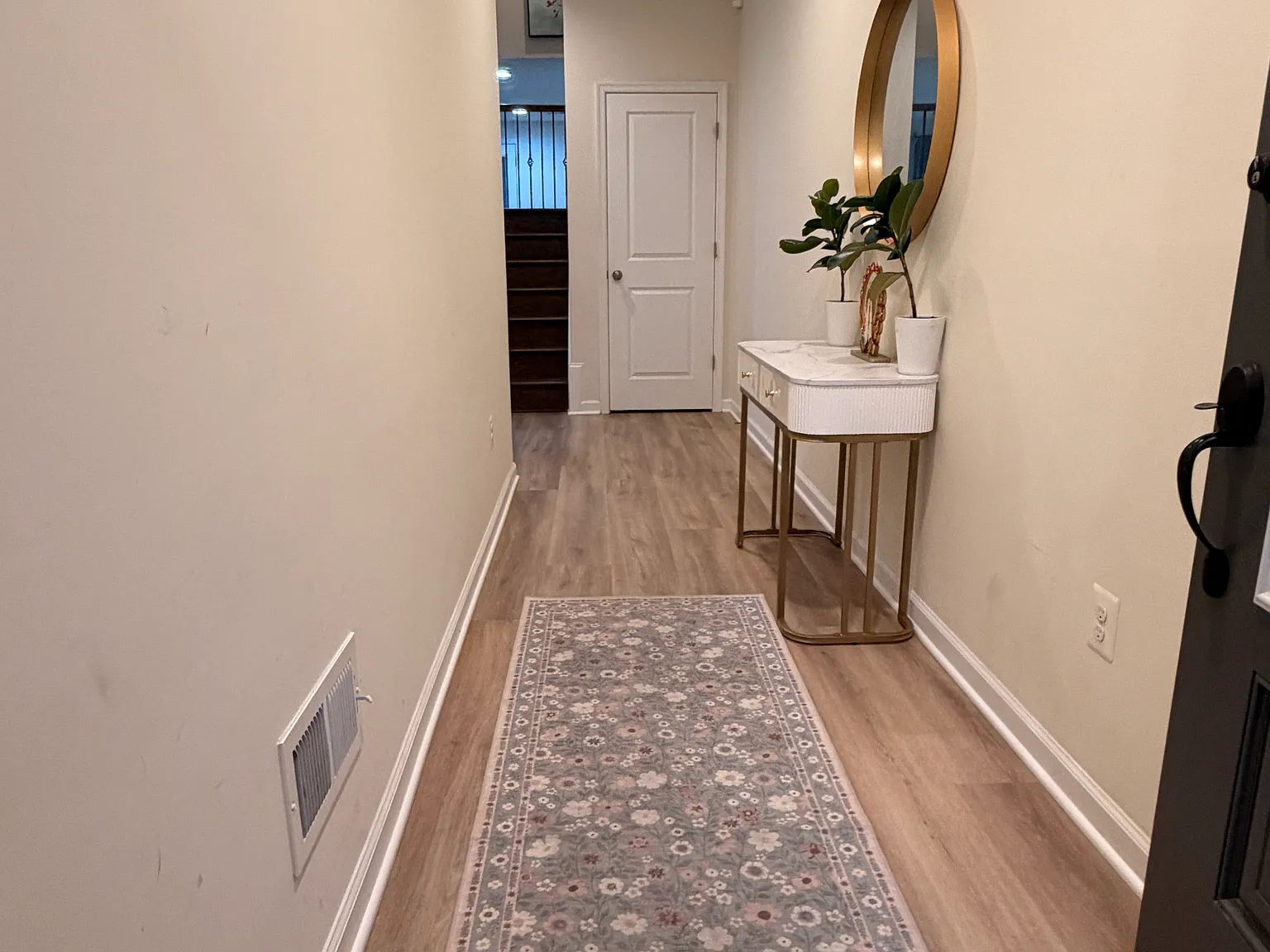 3 bed, 3.5 bath, 2620 sqft, $3,500 — Photo 2